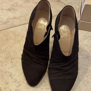 Dark brown suede booties size 351/2